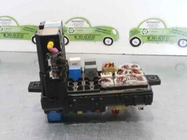 Hyundai Trajet Module de fusibles 954003A210