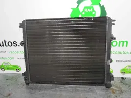 Renault Clio III Radiateur de refroidissement 7700430784