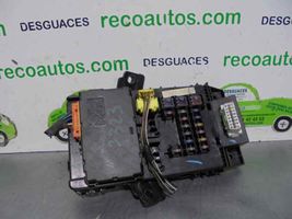 Toyota Avensis T220 Module de fusibles 8273005010