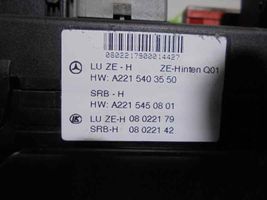Mercedes-Benz S W221 Ramka / Moduł bezpieczników A2215403550