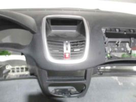 Peugeot 206+ Tableau de bord 824720