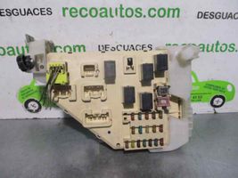 Toyota Prius (XW10) Module de fusibles 8274247010