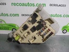 Toyota Prius (XW10) Module de fusibles 0D240015