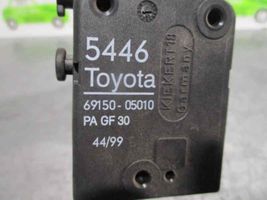 Toyota Avensis T250 Aizmugurējā pārsega slēdzenes motorīts 6915005010