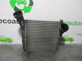 Audi Q7 4M Starpdzesētāja radiators 7L6145803D