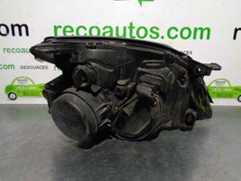 Opel Signum Lampa przednia 15588801