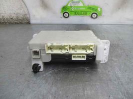 Toyota Yaris Module de fusibles 892210D470