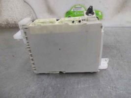 Toyota Yaris Module de fusibles 892210D470