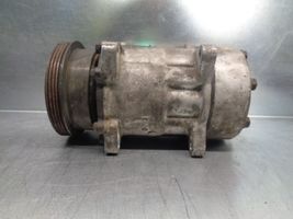 Renault Clio I Ilmastointilaitteen kompressorin pumppu (A/C) 7700272400