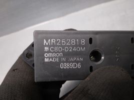 Mitsubishi Montero Interruptor del elevalunas eléctrico MR252818