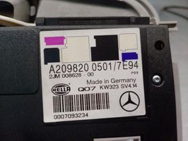 Mercedes-Benz CLK A209 C209 Garniture de console d'éclairage de ciel de toit A2098200501