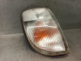 Nissan PickUp Lampa przednia 261103S225