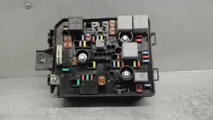 Opel Corsa E Module de fusibles 39068005