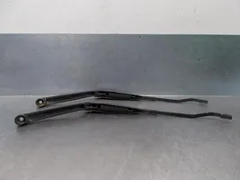 Hyundai Scoupe Front wiper blade arm 9831023500