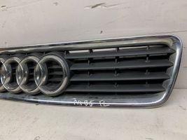 Audi A4 S4 B5 8D Maskownica / Grill / Atrapa górna chłodnicy 