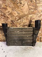 Volkswagen PASSAT B5 Guía de aire del intercooler 058145805C