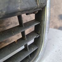 Audi A6 S6 C6 4F Maskownica / Grill / Atrapa górna chłodnicy 4F0853651