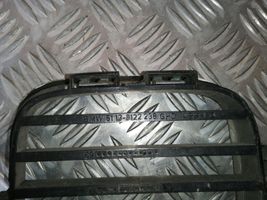 BMW 3 E36 Grille de calandre avant 8122238