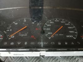 Mazda 626 Tachimetro (quadro strumenti) GB3AA