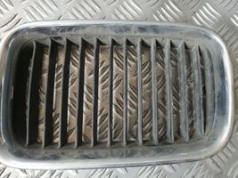 BMW 3 E36 Grille de calandre avant 8122237