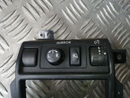 Subaru Outback Przycisk regulacji lusterek bocznych 83061AJ000