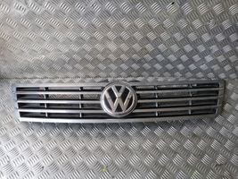 Volkswagen PASSAT CC Grotelės viršutinės 3C8853601A