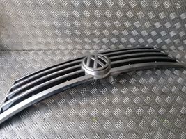 Volkswagen PASSAT CC Grotelės viršutinės 3C8853601A