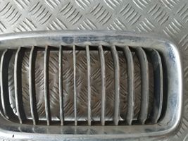 BMW 7 E38 Grotelės priekinės 8231602