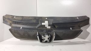 Peugeot 406 Grille calandre supérieure de pare-chocs avant 9631250277