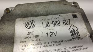 Volkswagen PASSAT B5 Sterownik / Moduł Airbag 1J0909607