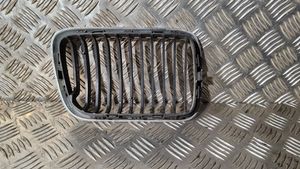 BMW 3 E36 Grille calandre supérieure de pare-chocs avant 51138195093