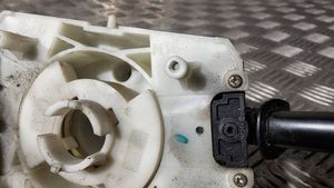 Honda CR-V Interruptor/palanca de limpiador de luz de giro M16021