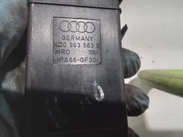 Audi A4 S4 B5 8D Sėdynių šildymo jungtukas 4D0963563B