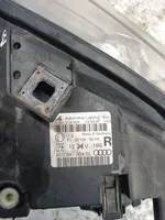 Audi A4 S4 B7 8E 8H Lampa przednia 8E0941004BL