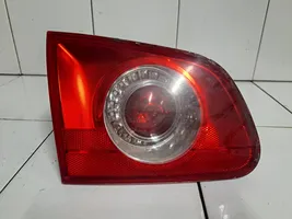 Volkswagen PASSAT B6 Lampy tylnej klapy bagażnika 27449002