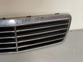 Mercedes-Benz CLK A208 C208 Grille calandre supérieure de pare-chocs avant 771500002