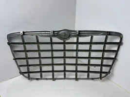 Chrysler 300 - 300C Maskownica / Grill / Atrapa górna chłodnicy 04805929AA