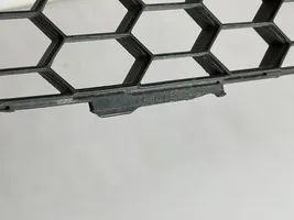 Mitsubishi Pajero Sport II Grille inférieure de pare-chocs avant 6402A124