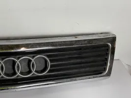 Audi 100 S4 C4 Grotelės viršutinės AD07002