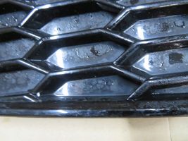 Audi Q3 8U Mascherina inferiore del paraurti anteriore 8U0807682T