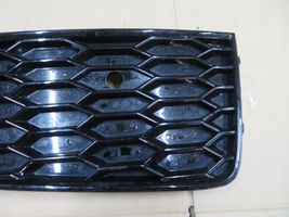 Audi Q3 8U Mascherina inferiore del paraurti anteriore 8U0807682T