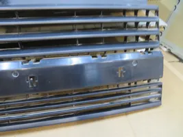 Volkswagen Multivan T4 Maskownica / Grill / Atrapa górna chłodnicy 701853653F