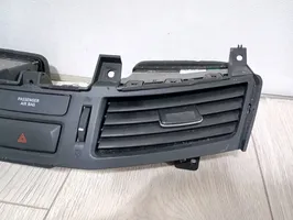 Nissan Navara D23 Центральная воздушная решётка 687504KJ2A