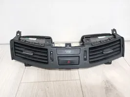 Nissan Navara D23 Центральная воздушная решётка 687504KJ2A