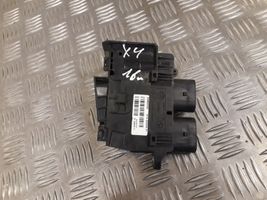 BMW X4 F26 Enchufe de 12V (delantero) 9326204