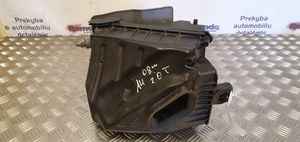 Audi A4 S4 B7 8E 8H Ilmansuodattimen kotelo 03G133835C