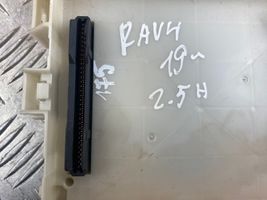 Toyota RAV 4 (XA50) Fuse module 8273042890