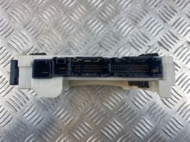 Toyota RAV 4 (XA50) Fuse module 8273042890