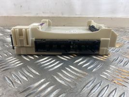 Toyota RAV 4 (XA50) Fuse module 8273042890