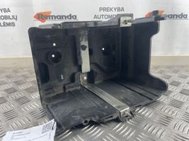 Ford Ecosport Akkulaatikon alusta 8V2110723